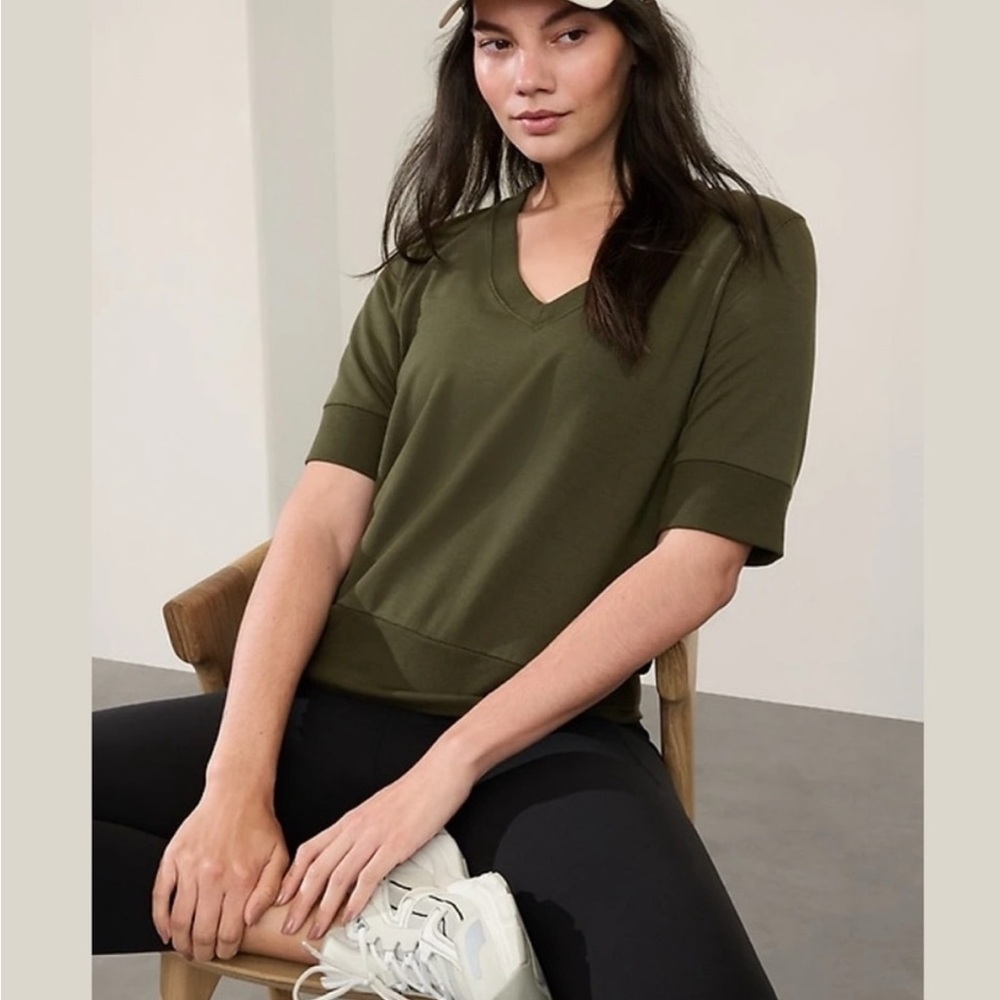 Athleta XS NWT V-Neck Step Forward Sweatshirt Tee Women's Top